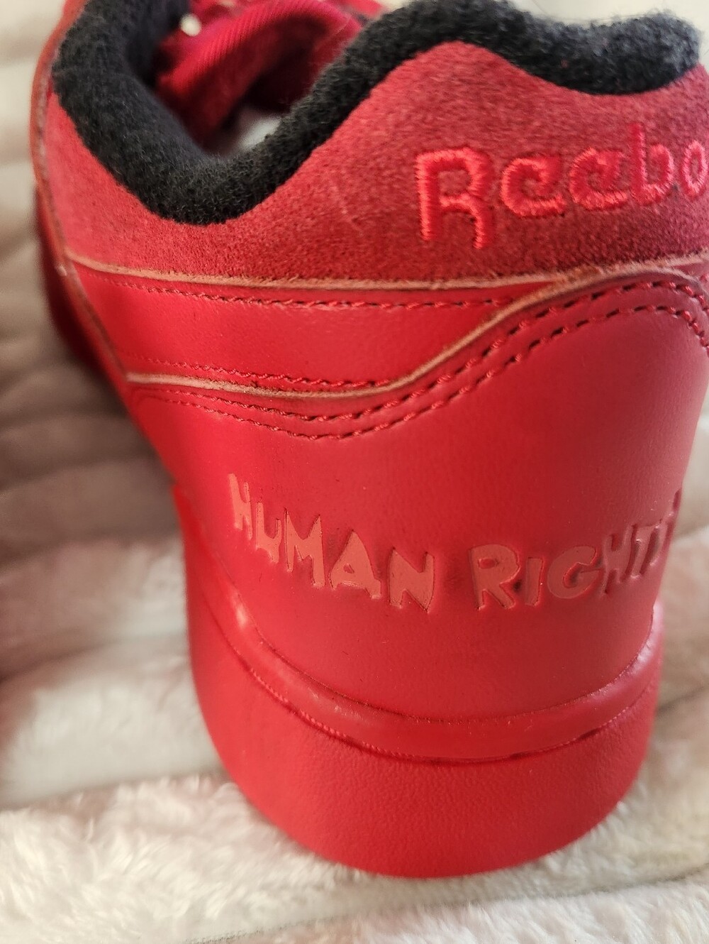 Reebok Workout Plus "Human Rights Now"-Vector Red - Picture 8 of 16